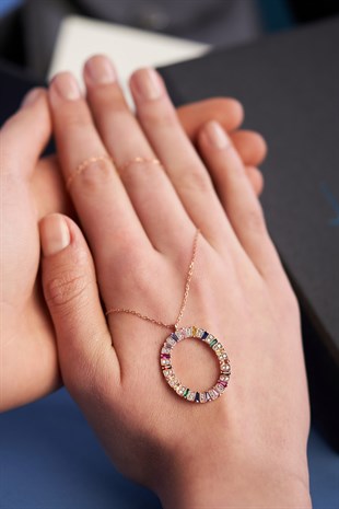 O Harfli Trend Baget Renkli Doğal Zirkon Taşlı 14 Ayar Rose Altın Kaplama 925 Ayar Kadın Gümüş Kolye