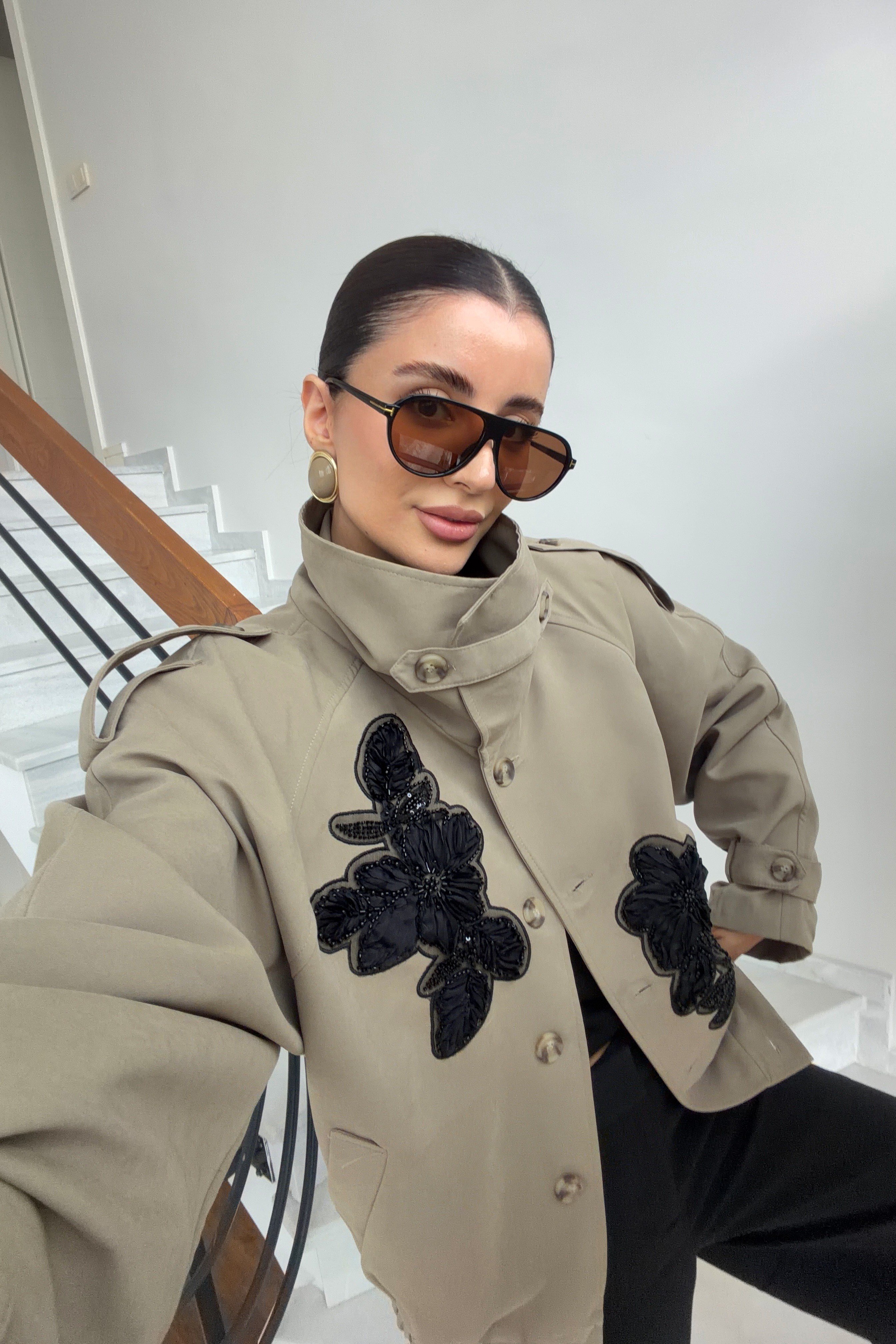 Dik Yaka Nakış İşlemeli Bej Bomber Ceket