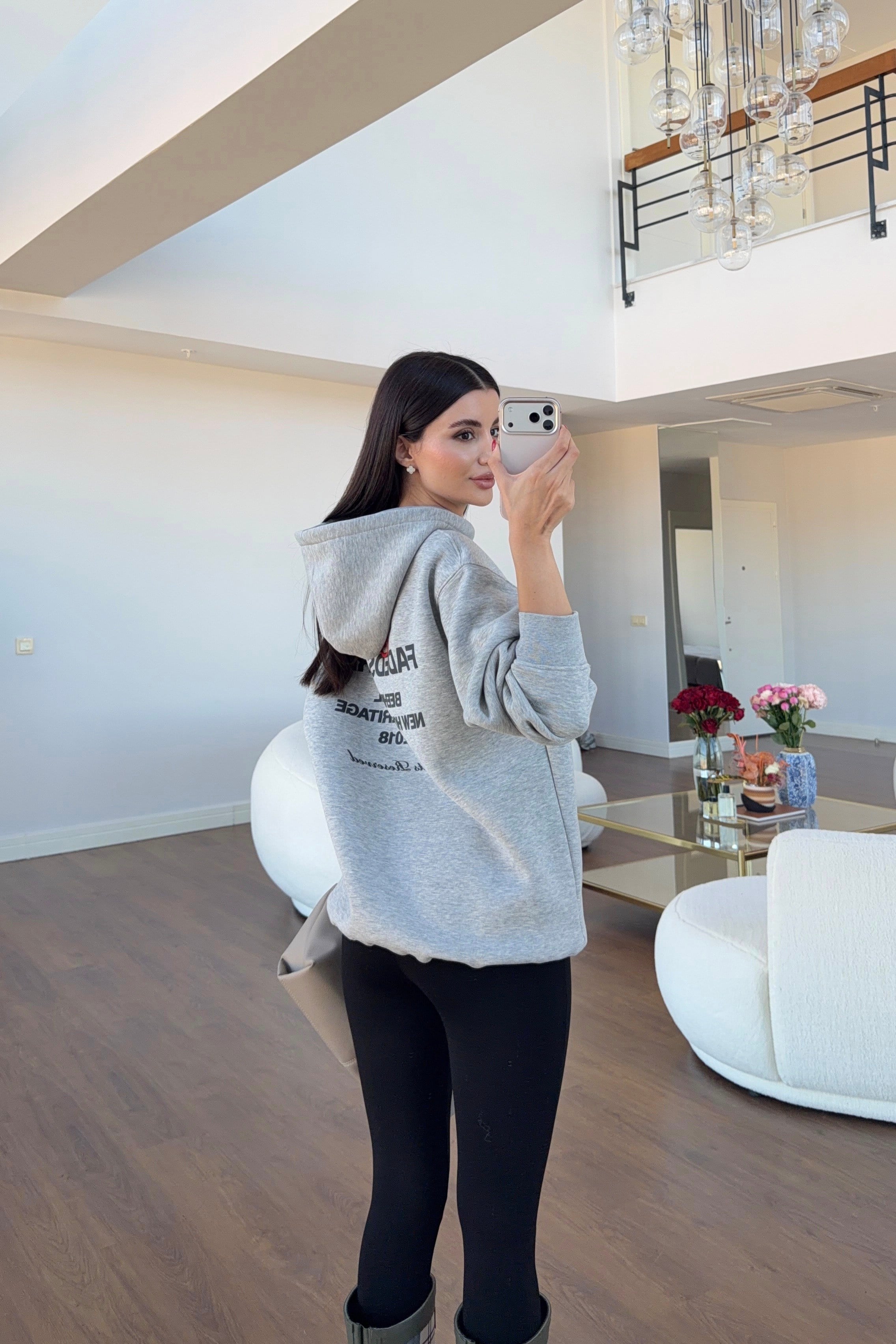 Gri Kapüşonlu Sırt Baskılı Sweatshirt