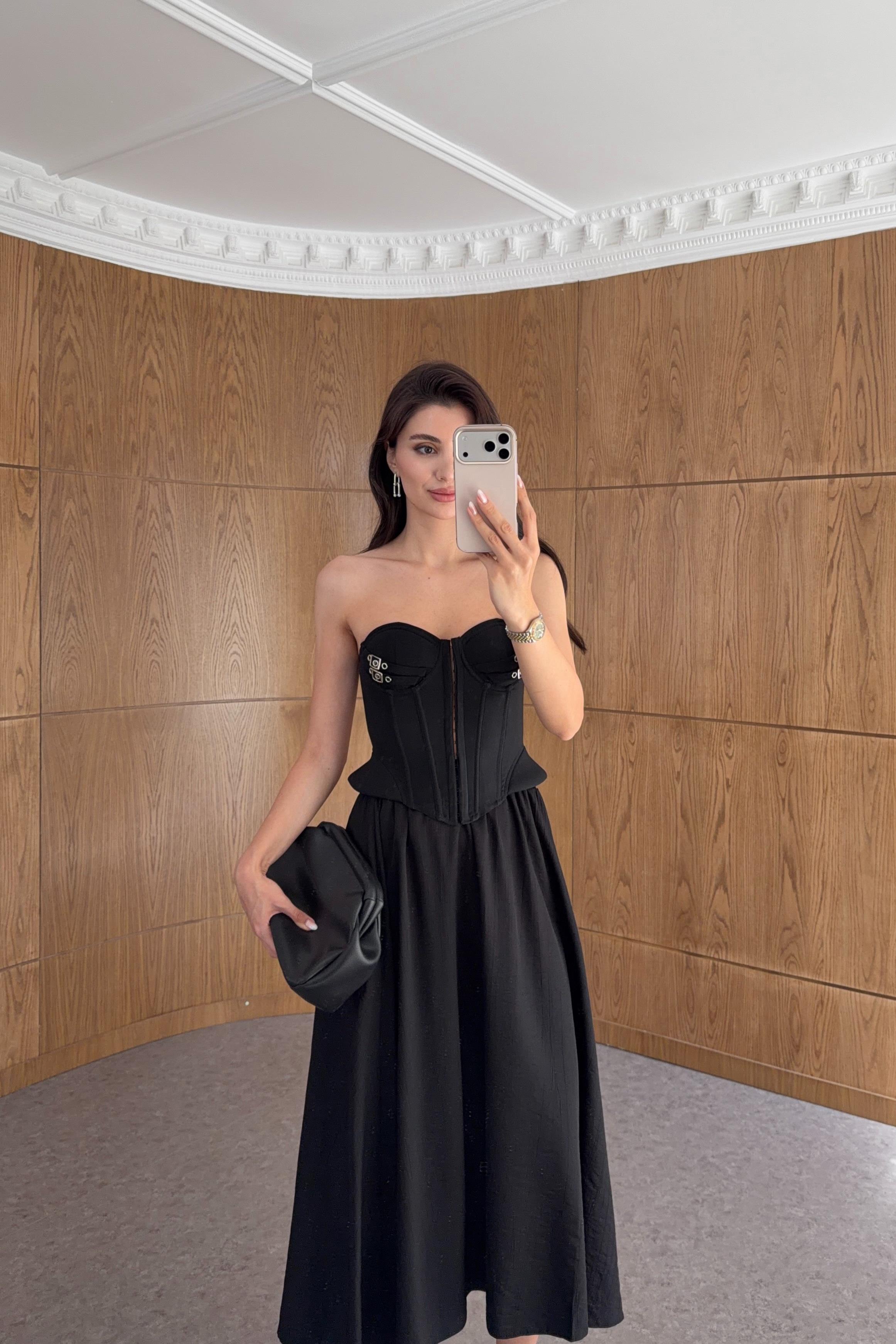 Gümüş Kemerli Aksesuarlı Siyah Korse