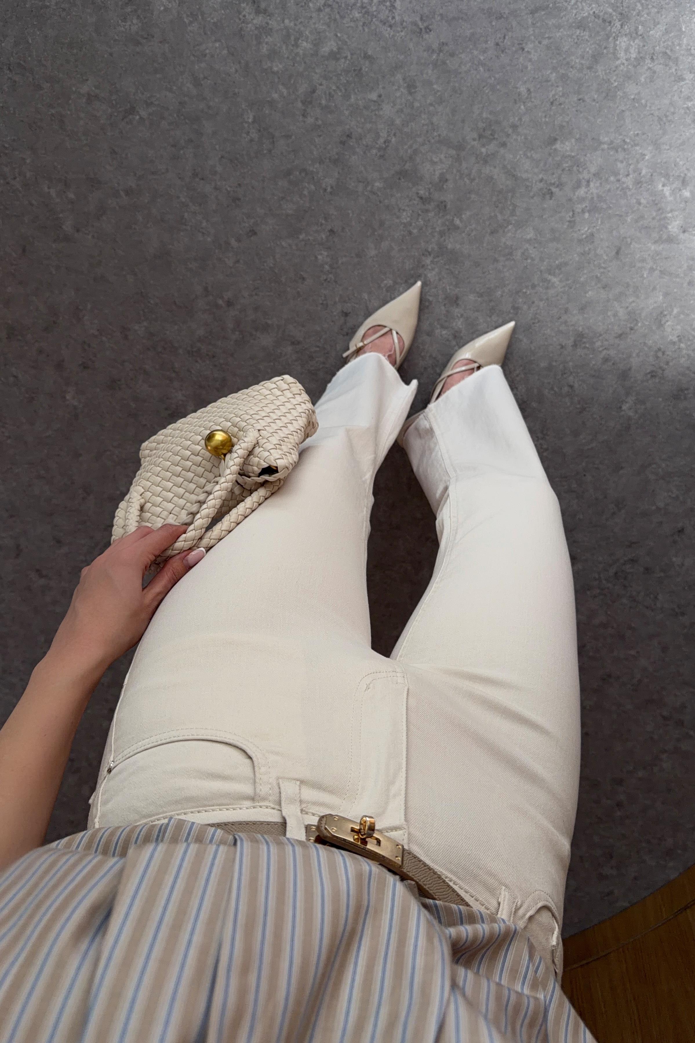 Kesik Paça Bej Push-up Jean