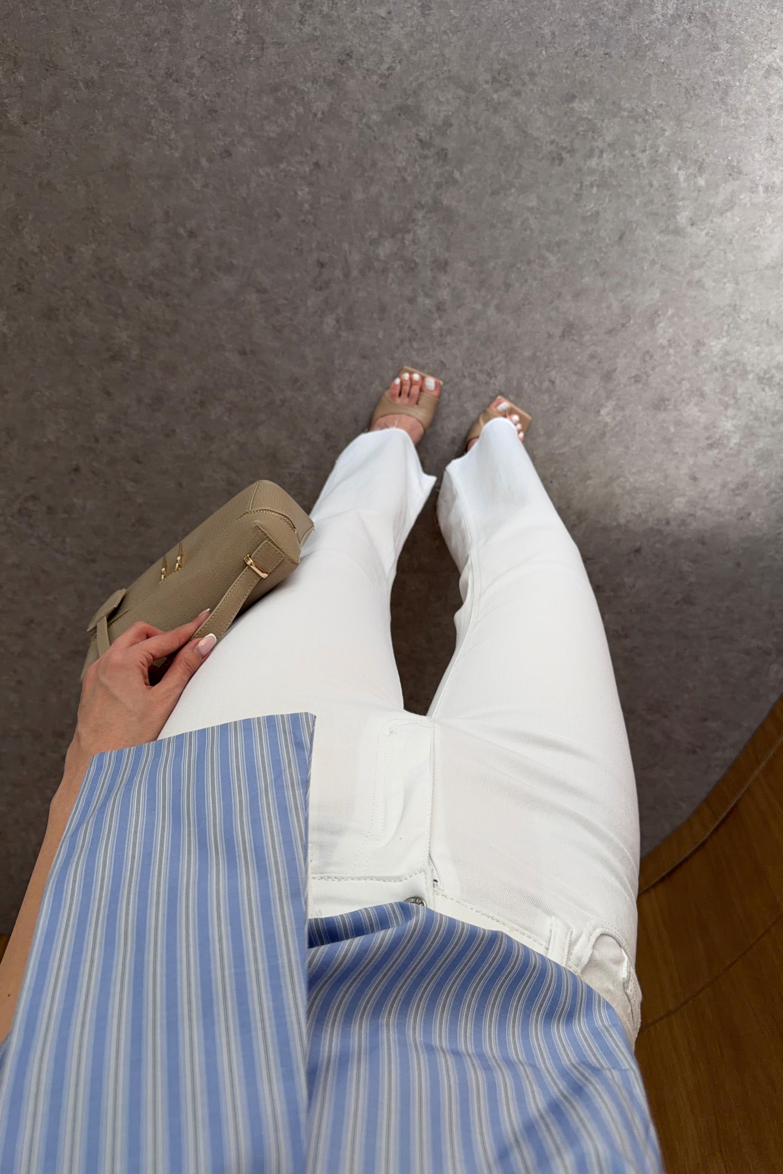 Kesik Paça Beyaz Push-up Jean