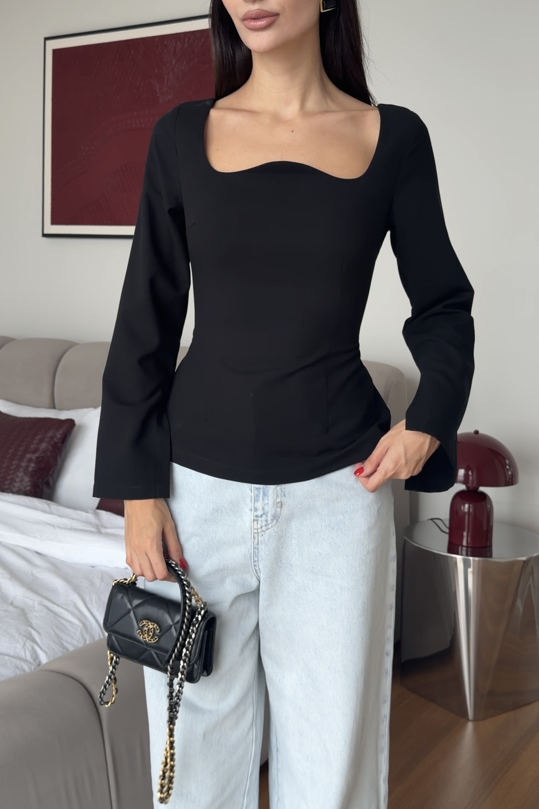 Oval Yakalı Siyah Bluz