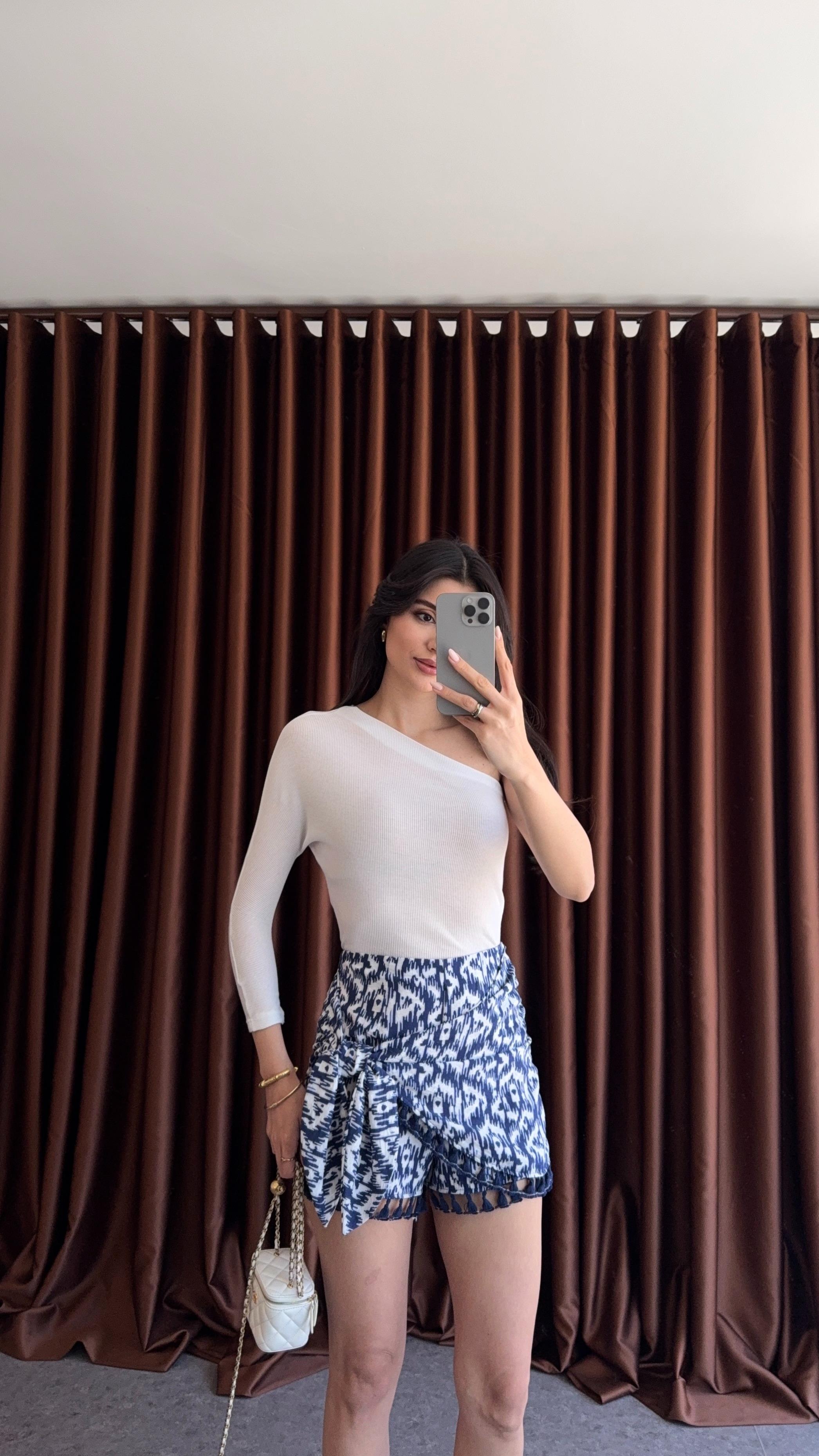 Tek Kol Beyaz Bluz