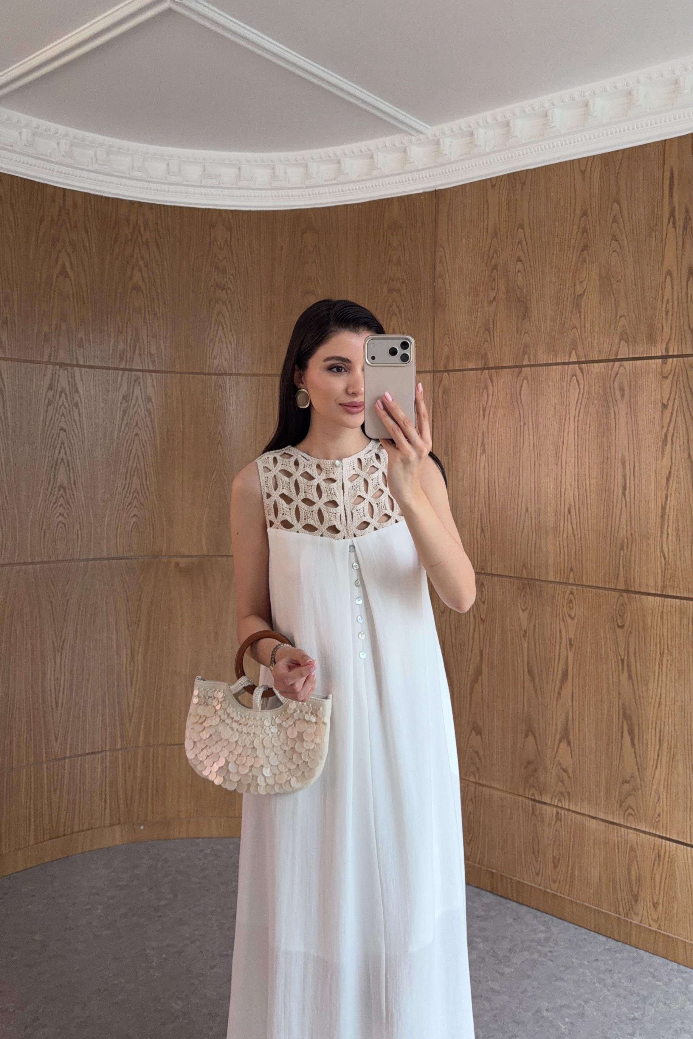 Triko Nakış Detaylı Beyaz Elbise