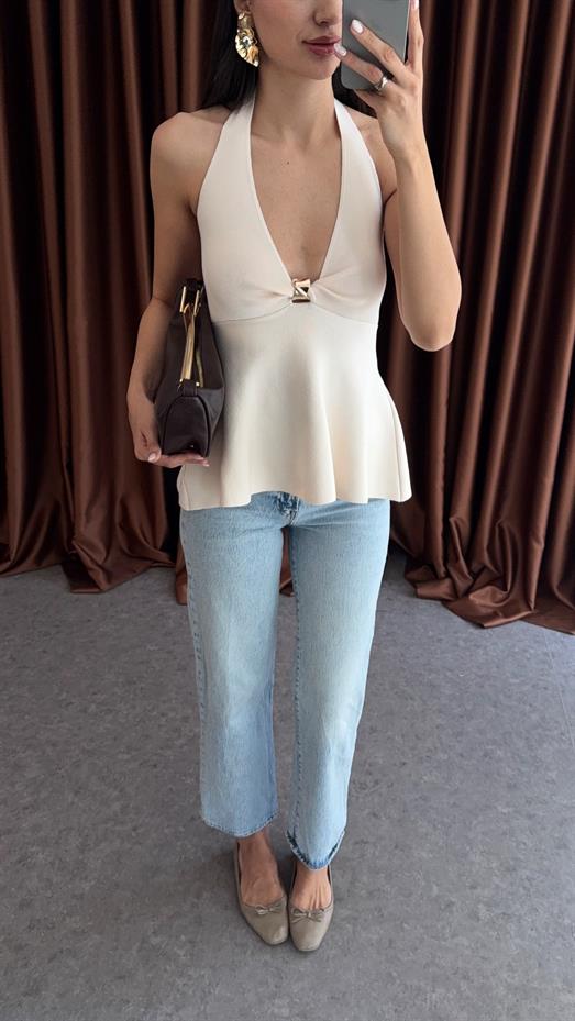 Aksesuar Detaylı Krem Bluz