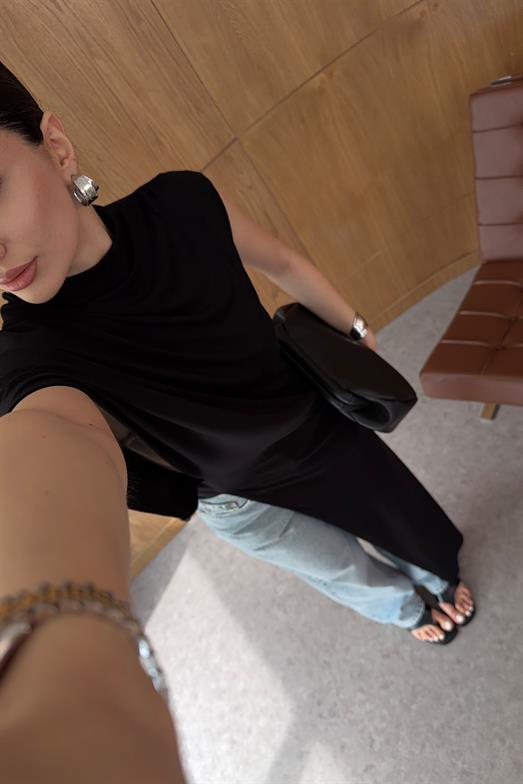 Asimetrik Uzun Parçalı Siyah Bluz