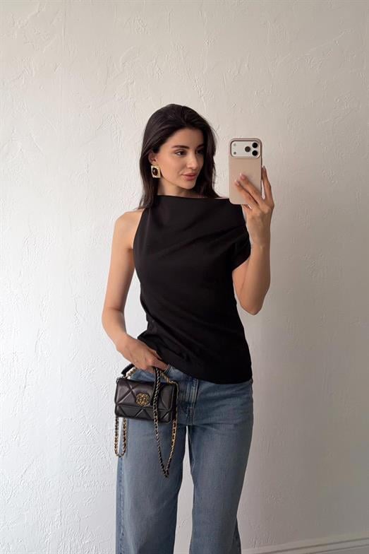 Askılı Siyah Dökümlü Bluz