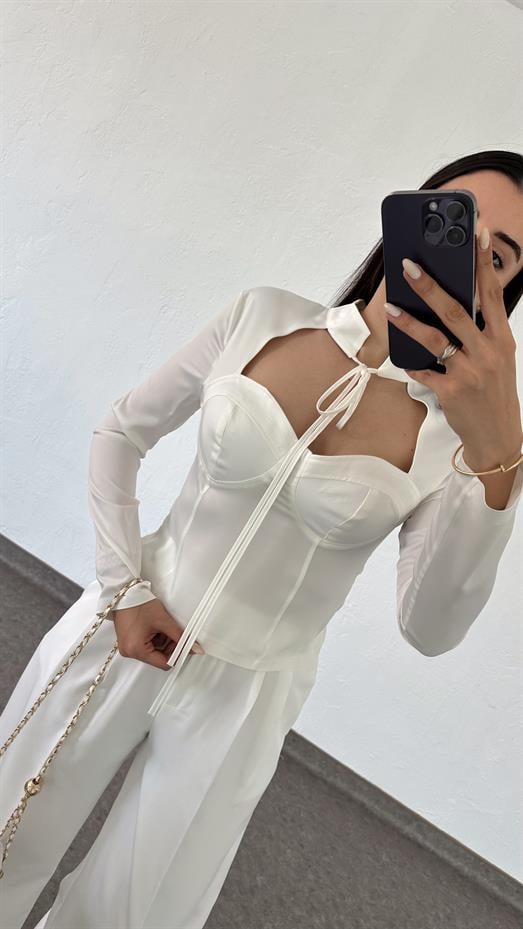 Bağlamalı Beyaz Saten Bluz