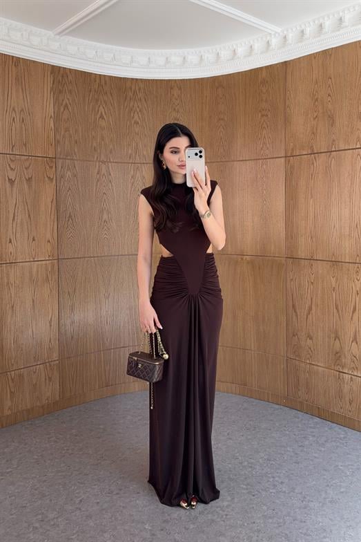 Bel Dekolteli Likralı Kahve Maxi Elbise