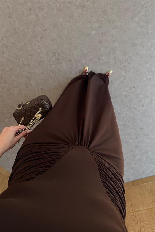 Bel Dekolteli Likralı Kahve Maxi Elbise