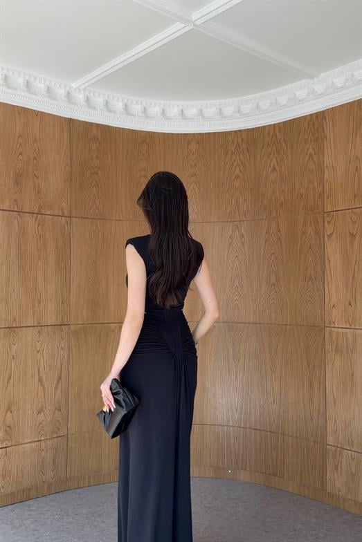 Bel Dekolteli Likralı Siyah Maxi Elbise