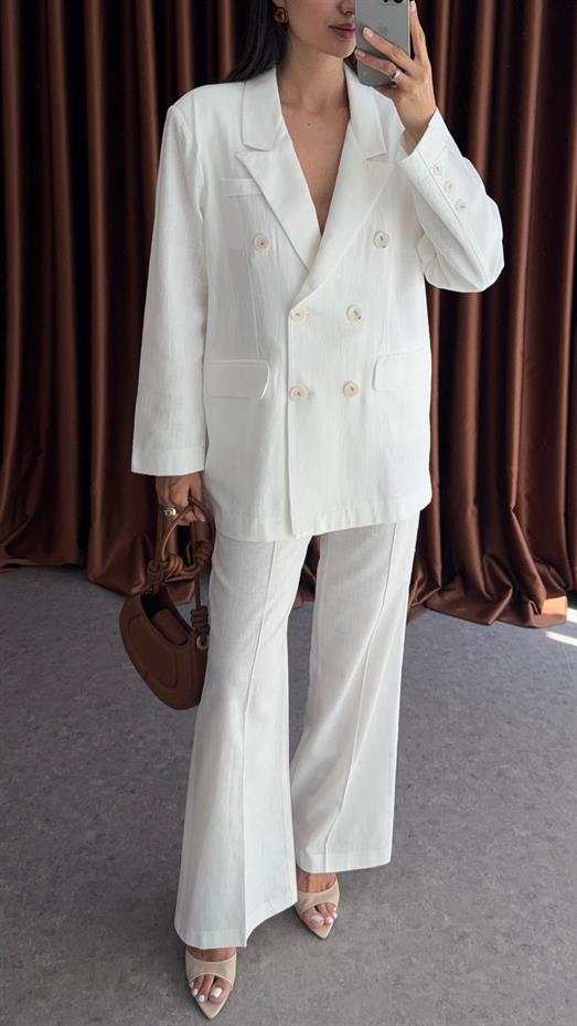 Beyaz Düğmeli Oversize Ceket