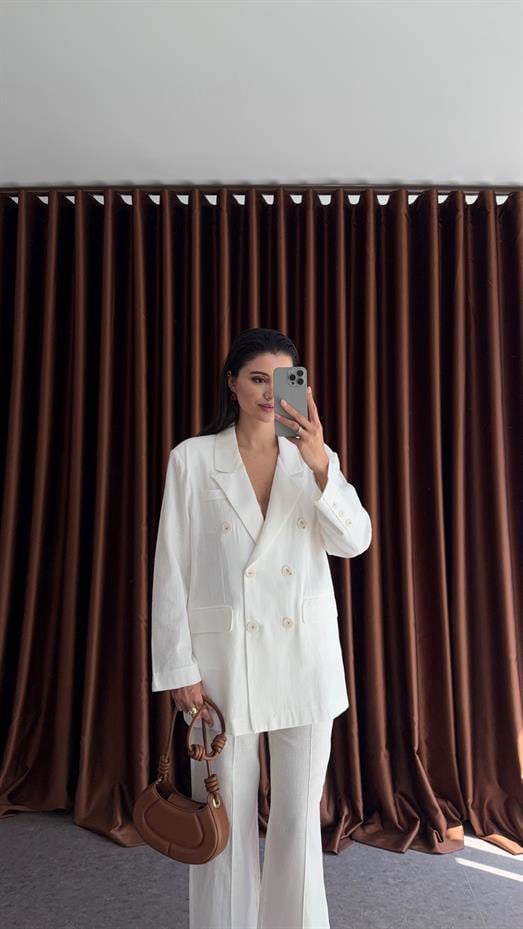 Beyaz Düğmeli Oversize Ceket