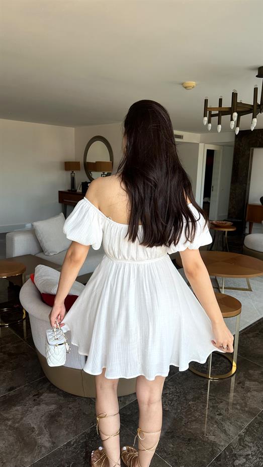 Beyaz Volanlı Elbise