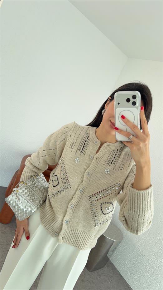 Boncuk Nakışlı Taş Hırka