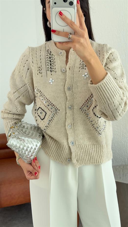 Boncuk Nakışlı Taş Hırka