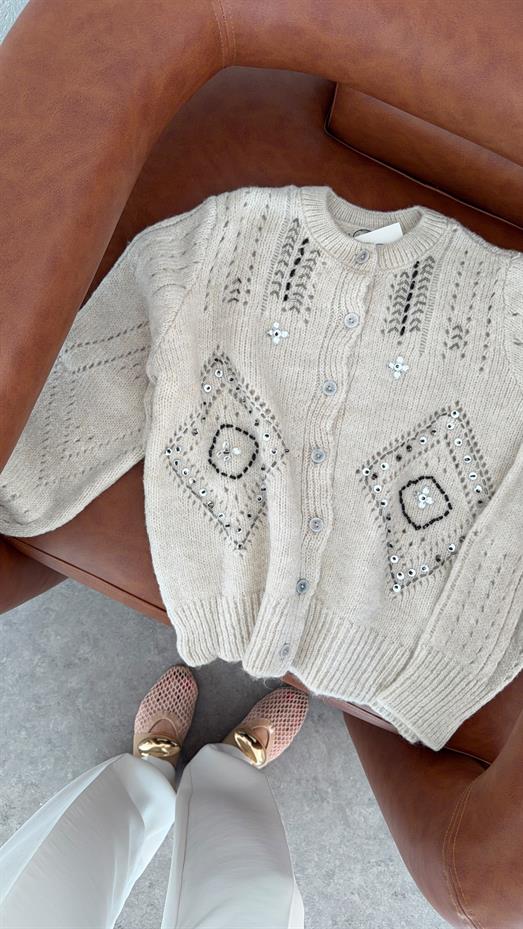 Boncuk Nakışlı Taş Hırka