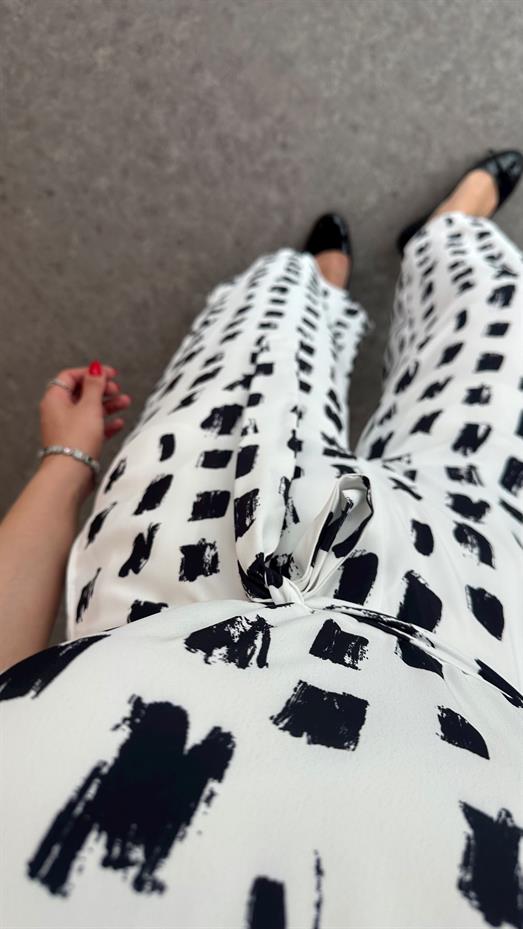 Boya Desenli Beyaz Tulum