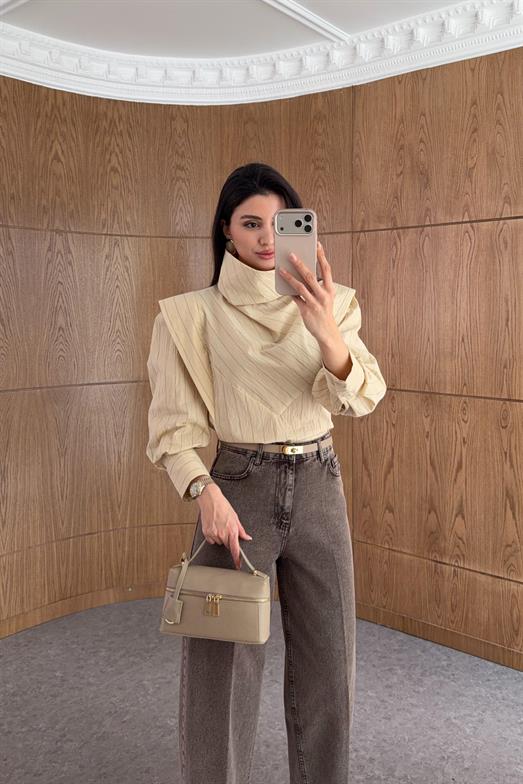 Boyun Detaylı Sarı Gömlek