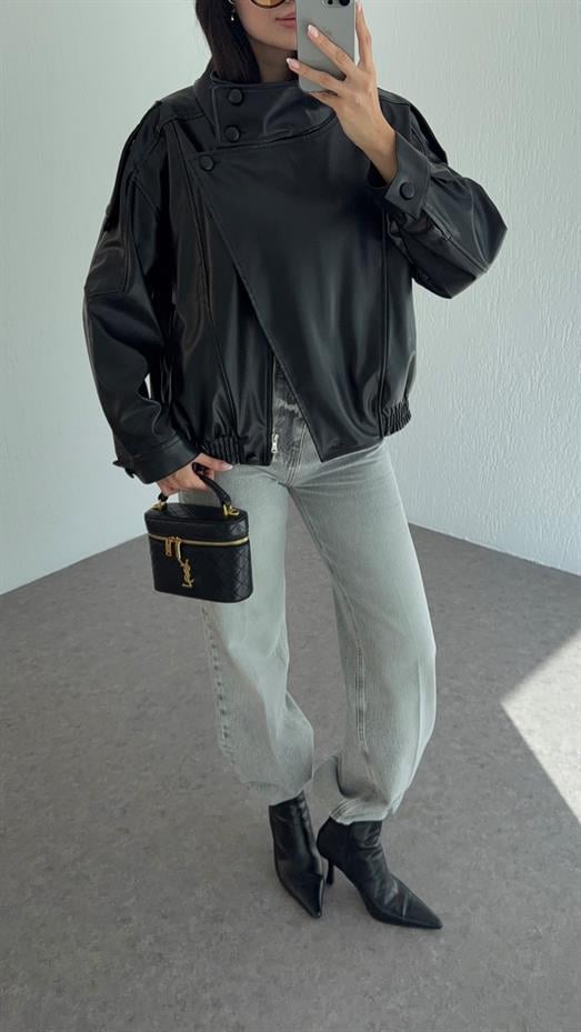 Boyun Detaylı Siyah Deri Ceket