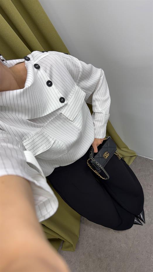 Boyun Düğmeli Çizgili Beyaz Gömlek