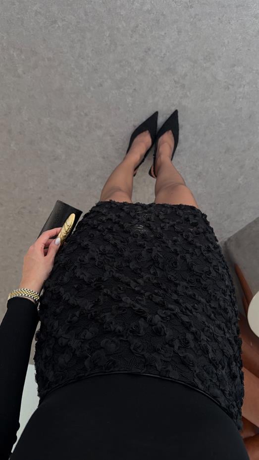 Çiçek Detaylı Siyah Etek