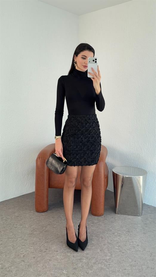 Çiçek Detaylı Siyah Etek