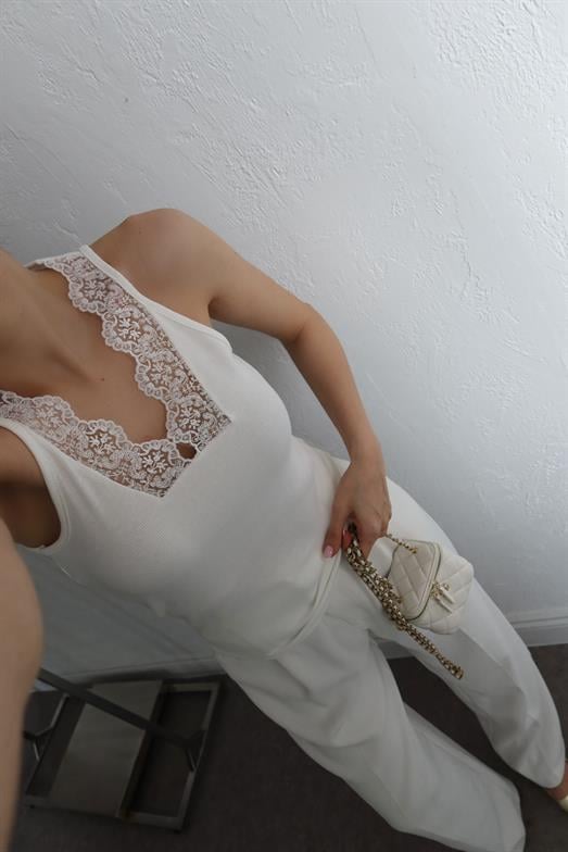 Dantelli Beyaz Atlet