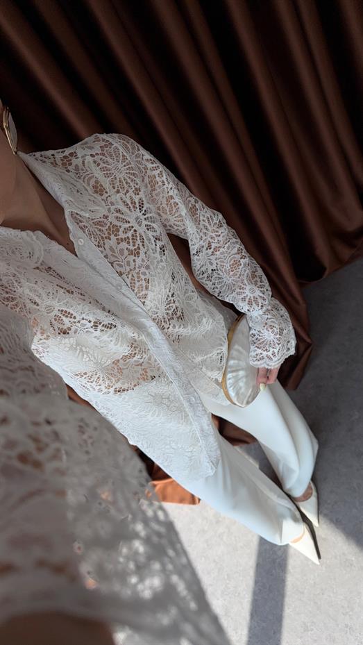 Dantelli Beyaz Gömlek