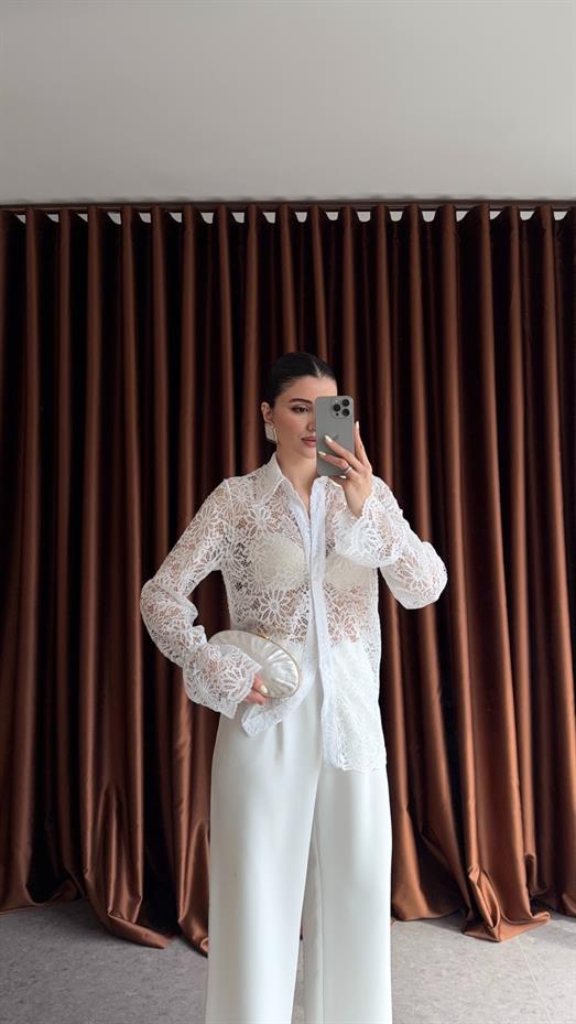 Dantelli Beyaz Gömlek