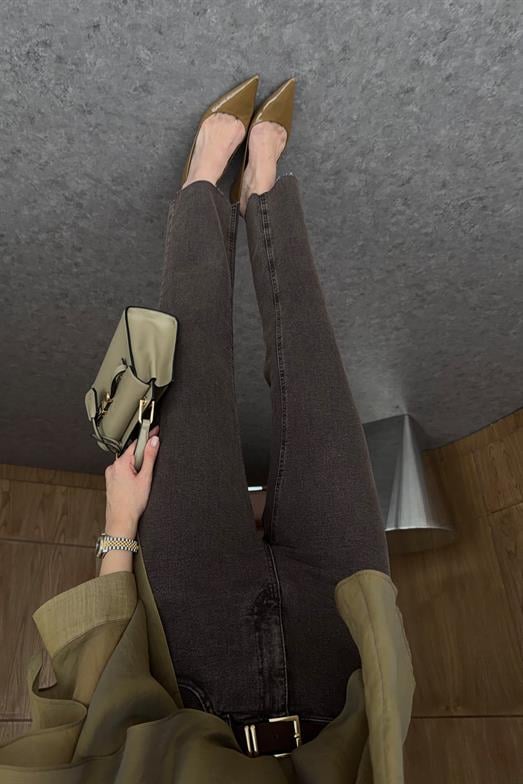 Deri Kemerli Yıkamalı Kahve Jean