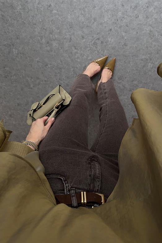 Deri Kemerli Yıkamalı Kahve Jean