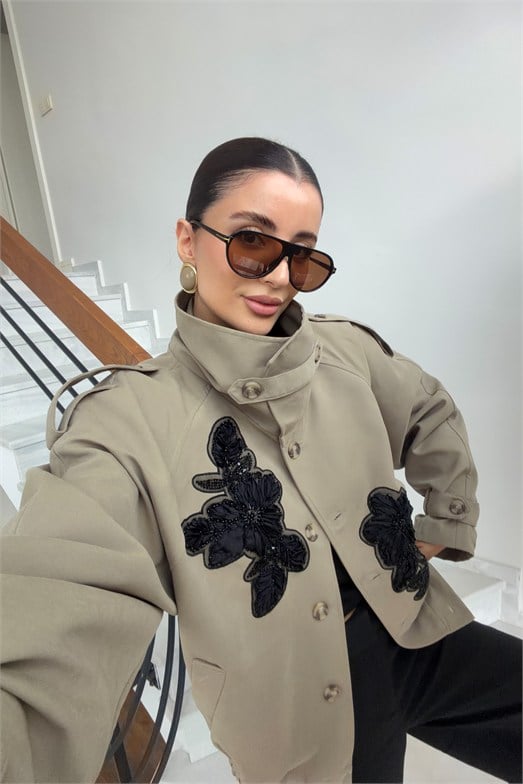 Dik Yaka Nakış İşlemeli Bej Bomber Ceket