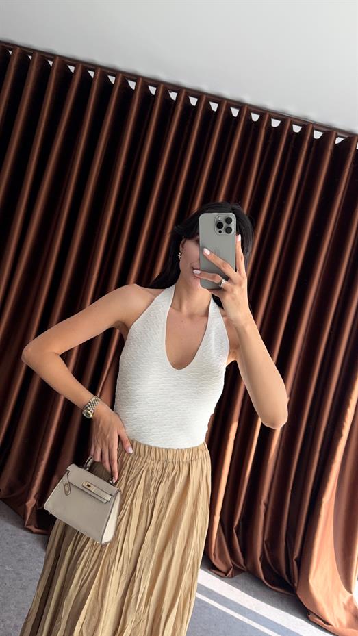 Dokulu Halter Yaka Beyaz Triko