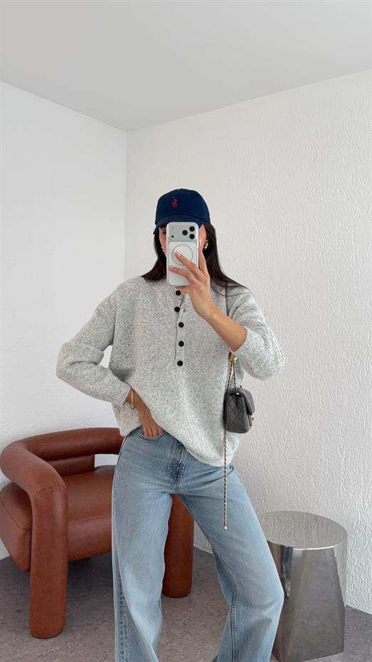 Düğmeli Gri Triko Kazak