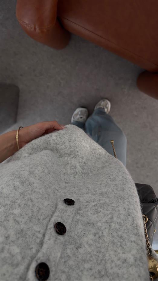 Düğmeli Gri Triko Kazak