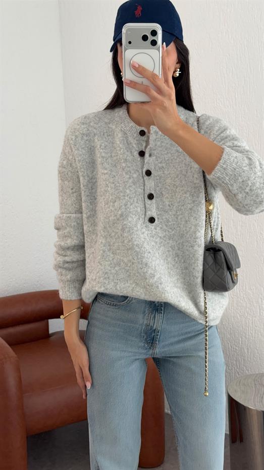 Düğmeli Gri Triko Kazak