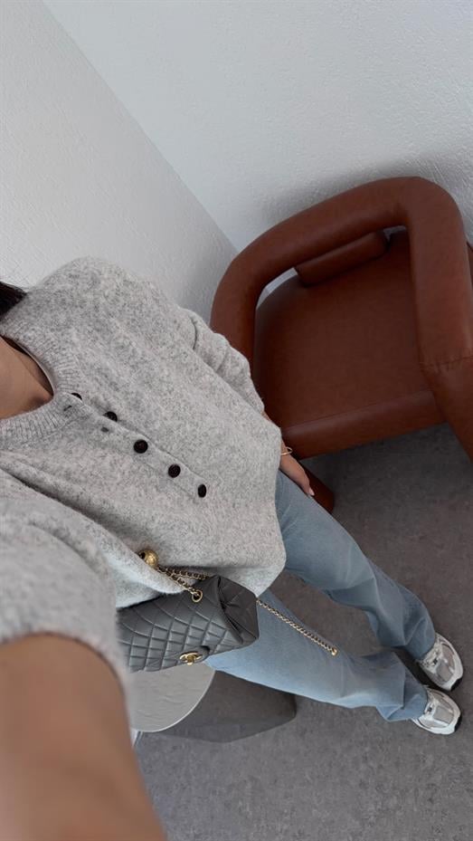 Düğmeli Gri Triko Kazak