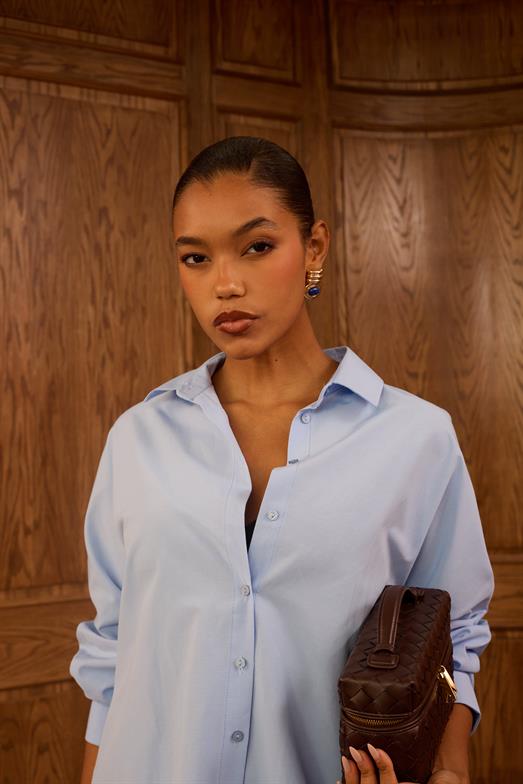 Düğmeli Mavi Gömlek