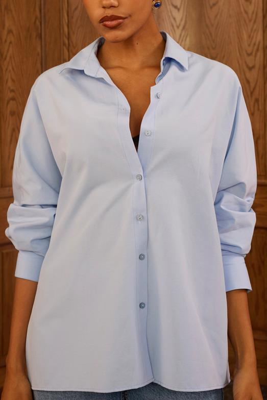 Düğmeli Mavi Gömlek