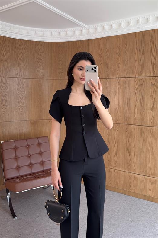 Düğmeli Siyah Bluz