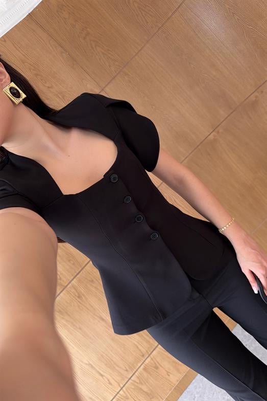 Düğmeli Siyah Bluz