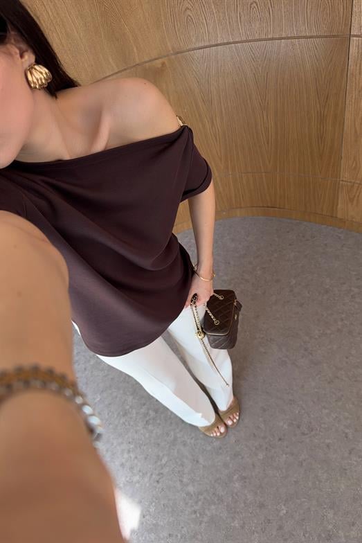 Düşük Omuz Tokalı Basic Acı Kahve Bluz