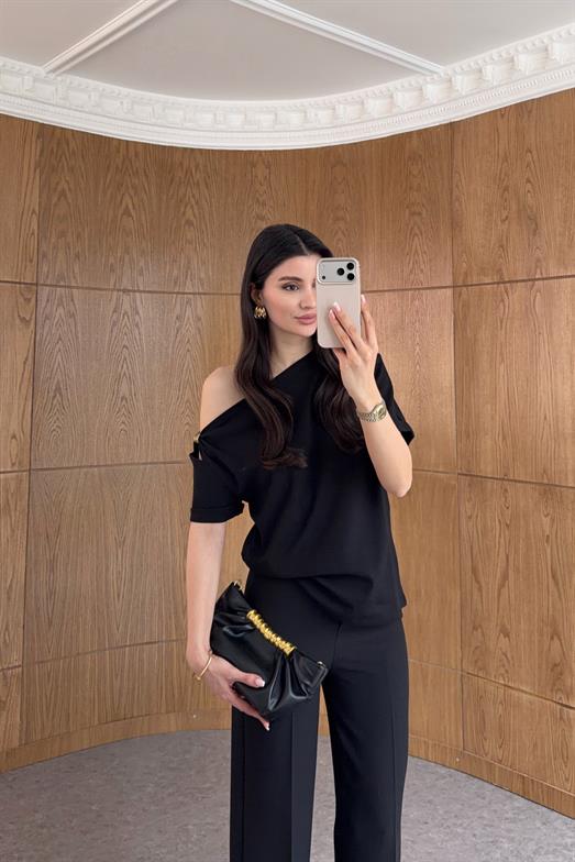 Düşük Omuz Tokalı Basic Siyah Bluz