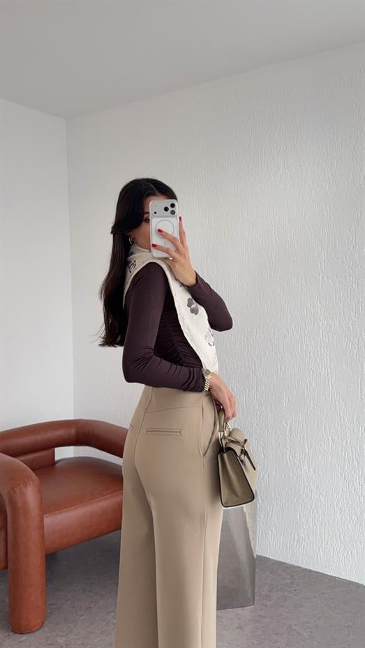Düz Kesim Krem Pantolon
