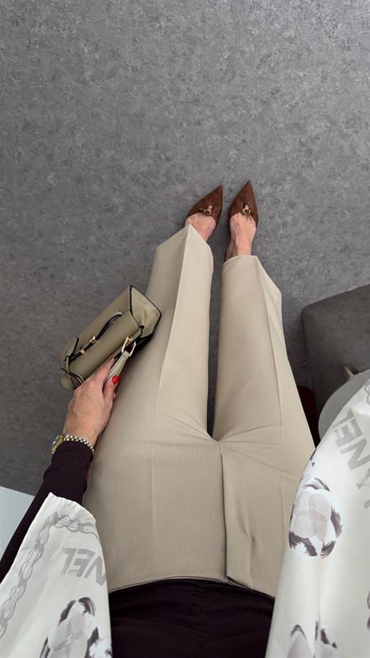 Düz Kesim Krem Pantolon