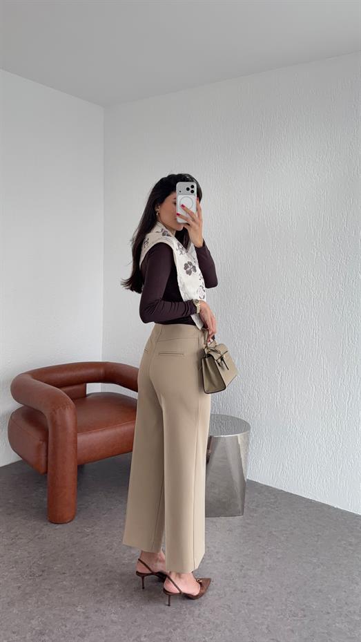 Düz Kesim Krem Pantolon