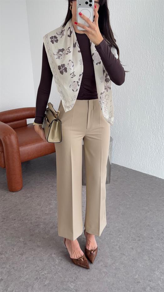 Düz Kesim Krem Pantolon