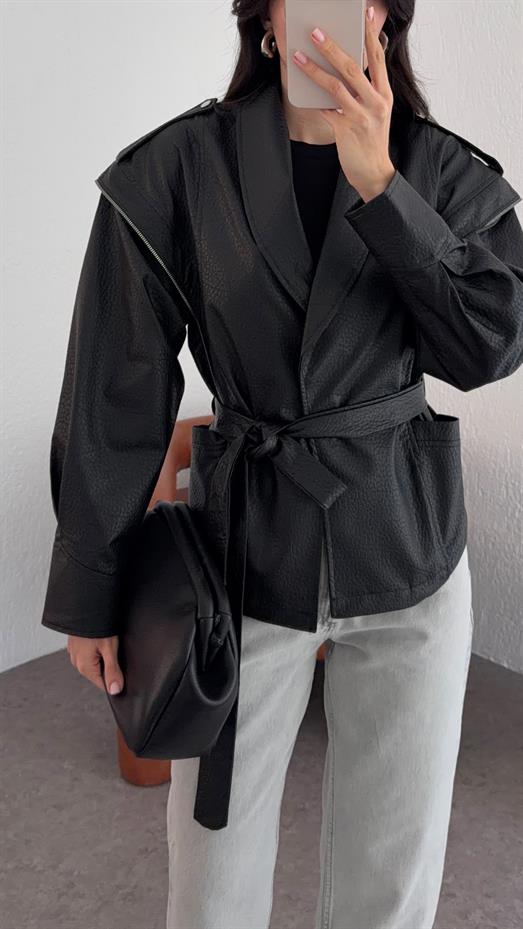 Fermuar Detaylı Siyah Deri Ceket